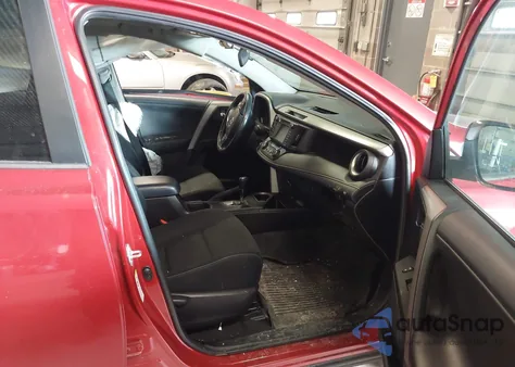 2017 Toyota Rav4 Xle z USA, uszkodzony, nr VIN 2T3RFREV4HW603989